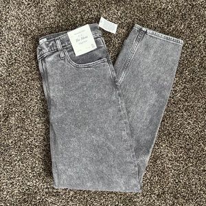 Abercrombie & Fitch The Mom High Rise Faded Jean